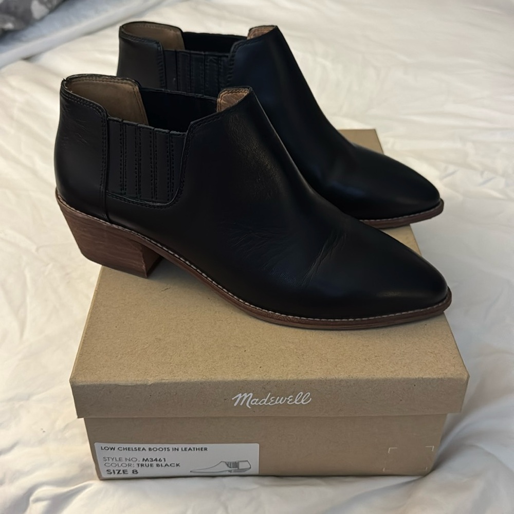 Madewell low chelsea boots in leather